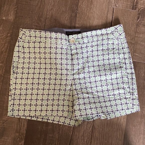 Banana Republic Hampton Fit Patterned Shorts - Picture 2 of 3